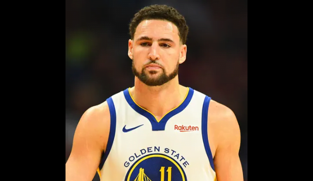 Draymond Green tells Klay Thompson it's "hard" to not be closing for the Warriors, but Thompson chooses to ignore it.