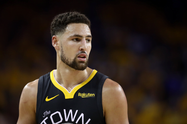 Draymond Green tells Klay Thompson it's "hard" to not be closing for the Warriors, but Thompson chooses to ignore it.